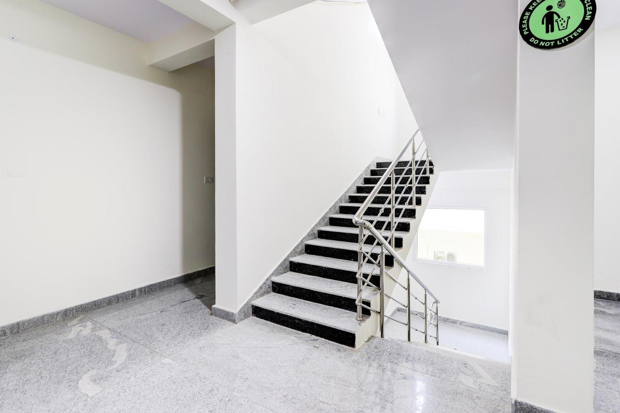 Super Collection O Vanasthalipuram Sururnagar Exterior photo